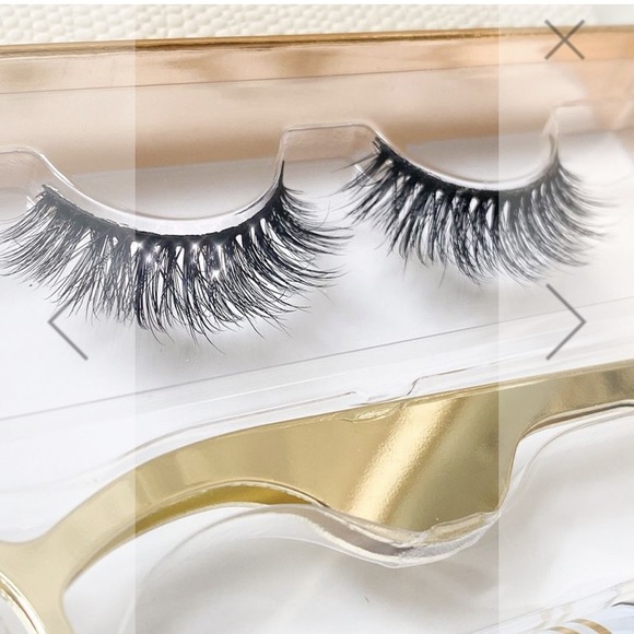 Lavaa Flirty Eyelash Set - Picture 3 of 8